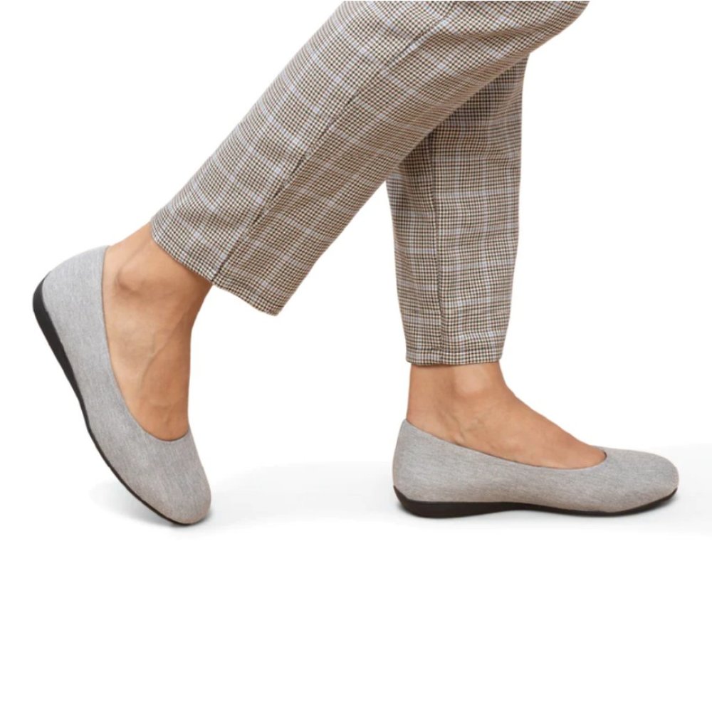 Baubax Gray Dressy Flats Size: 8